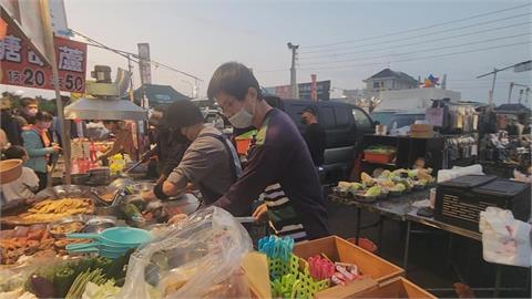 周董也來買！　滷味攤光顧的「全是大咖」候餐牌設計吸客