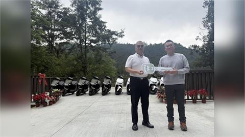 企業家花啟祥捐電動機車  啟動「靜音與淨零」森林升級計畫