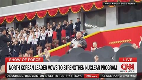 北韓閱兵式罕見未秀武器　金正恩重批南韓「假友好」