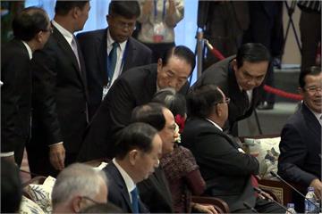 APEC領袖會議 習近平主動找宋楚瑜握手