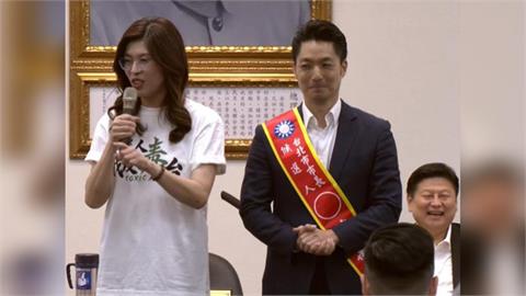 快新聞／鄭麗文糗了！喊天天一起和蔣萬安睡「再誤稱睡議長」   現場畫面曝