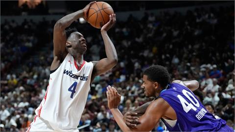 NBA(影)／天賦滿點！新科狀元神龍擺尾「一打三爆扣」巫師一票明星隊友場邊看