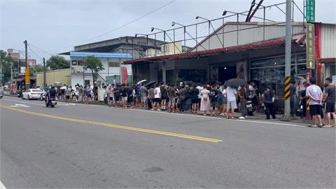 颱風假玩具店大排長龍　搶＂戰鬥陀螺＂限量200張號碼牌