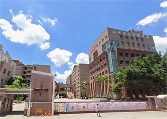 快訊／鶯歌工商新生報到傳意外　電梯故障8人受困