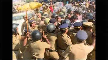 女性踏入印度神廟 保守民眾不滿爆警民衝突