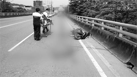 快新聞／驚！竹東大橋死亡車禍　機車騎士遭半聯結車輾斃「地上拖出血痕」