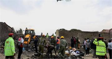 肯亞醫療專機墜毀住宅區「釀6死2傷」　目擊者驚呼：空中起火、震動整棟樓