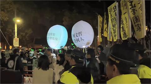快新聞／小草再集結！北檢外等接押庭結果　手版、氣球、旗幟替柯發聲