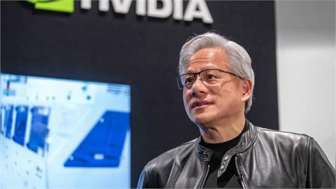 黃仁勳演講突熱線川普！竟掏「這1品牌新機」網看傻