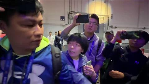 世大運(影)／「播球有偷學一手？」台籃主播德國「肉身卡位」中國奧步全網讚爆