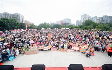 林口萬聖節親子狂歡!蔡淑君與3300萌娃變裝遊行討糖