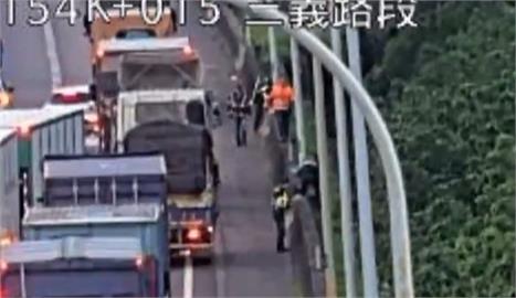 國道離奇車禍！　兩車內線追撞　其中一車乘客竟落跑