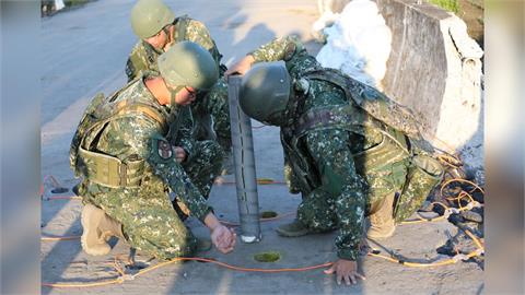實戰化訓練！國軍拆除爆破溪洲三號橋　網：以為發生什麼事