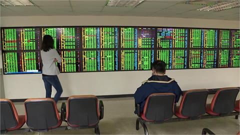 台股早盤下挫近200點　台積電跌10元至867元