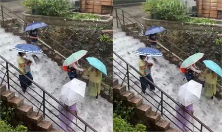 快新聞／大雨！台鐵猴硐=三貂嶺因落石誤點　黃金博物館「樓梯成瀑布」