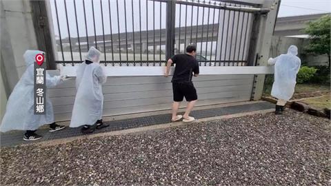 宛如隔出兩個世界 宜蘭冬山4星飯店防水閘門建功