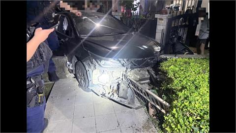 大膽！違停遇攔查　新莊毒蟲「倒退撞警車」逃逸