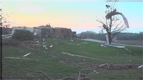 美國中西部冰雹、龍捲風災害頻傳　多地汽車、房屋毀損嚴重