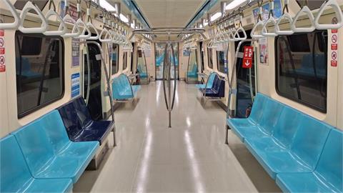 「刀尖距脖3公分」北捷阿婆車廂內突亮刀！起口角原因曝光只因「踩到腳」