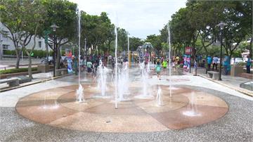 苗市民廣場噴水池開放 白天玩水夜間燈光秀