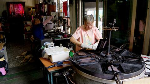 ８０年老機器做蛋捲餅　為身障老闆轉出生命出口