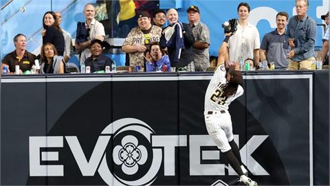MLB(影)／小大帝士根本強盜！「芭蕾舞跳躍」美技沒收紅人強打捕手一支兩分砲