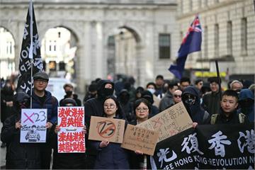 香港如何悄悄「改造」反送中示威者？青年接港警邀約電話　還簽下愛國承諾書