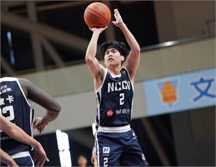 《富邦人壽UBA》政大雄鷹跨季32連勝　徐得祈扮板凳暴徒