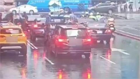 北市多元計程車暴衝撞5車　警意外逮酒駕前科犯