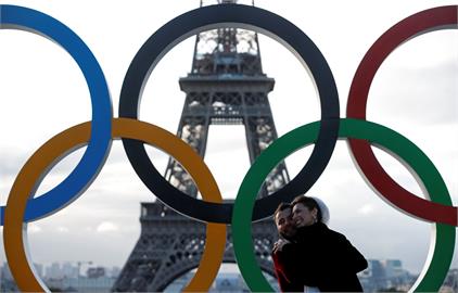 巴黎奧運即將7月底登場　艾菲爾鐵塔翻修迎全球運動迷