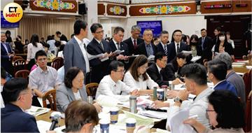 「普發1萬」立院完成初審！　有望下週三讀月底發放