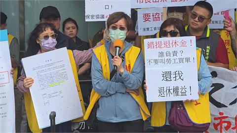 桃市府承諾增人力.避免外包跳票！　上百名清潔隊員拉布條抗議
