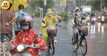 雙颱環伺暴雨狂炸　總雨量「紫到發黑」前20名一次看