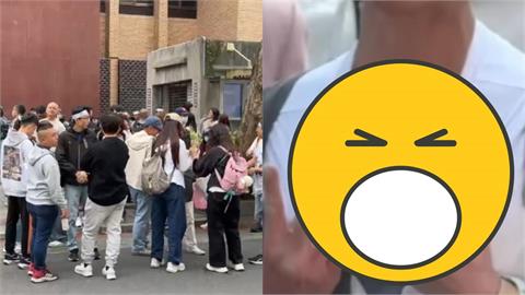 柯文哲宣判／小草北院扒開胸「刺上清清白白」！手持Kp「尷尬變Kb」真相曝光