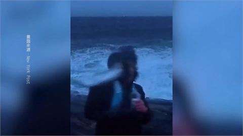 挪威最強暴雨襲擊　記者連線遭「天外飛來一條魚打臉」