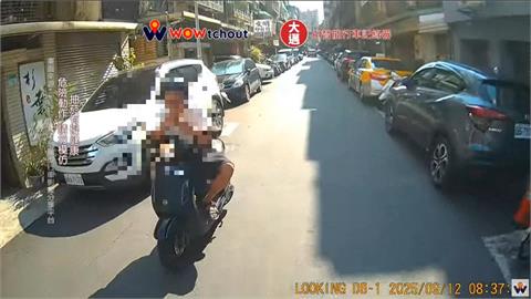 危險！邊騎車邊抽菸BAD！　他「放雙手」點菸網撻伐