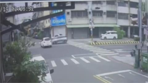 感冒頭昏昏！男撞車嚇傻　搞不清是誰闖紅燈...