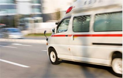 快新聞／高雄警未到班妻返家驚見他「仰躺沙發」身亡　疑心肌梗塞猝死