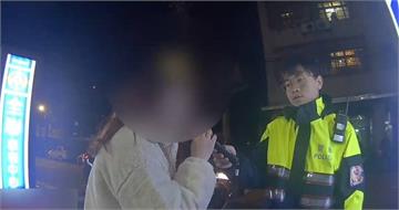 這款媽媽！她開車載小孩竟酒駕　與老公吵架「保齡球式」連撞7車