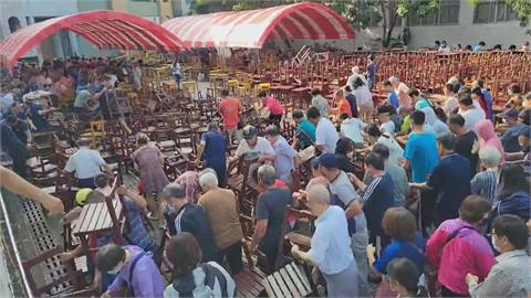 千套桌椅免費送「20分鐘搶光光」！人潮蜂擁校園驚人畫面流出