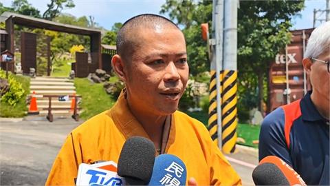 快新聞／柯文哲到家了！淚灑父親牌位前　師父允諾「幫他處理」