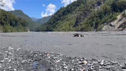 鬼門開首日闖萬大溪！吉普車駕駛受困急流　遭砂石活埋身亡