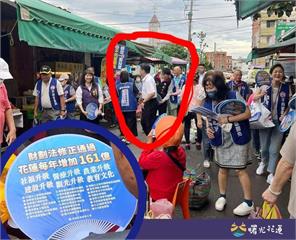 急了？傅崐萁被目擊一天跑兩市場掃街　拜託投「不同意罷免」