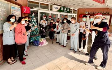 聖誕暖心進病房　胸腔病院音樂手作陪伴住院病人過佳節