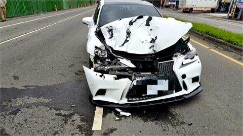 屏東車禍！機車鬼切害轎車衝破護欄　駕駛蛇行撞貨車
