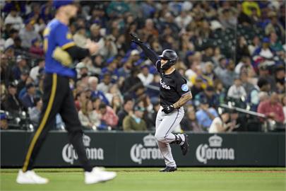 MLB(影)/這位菜鳥手感實在太火燙!生涯前3戰10打數敲7支安打5支是長打