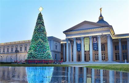 奇美博物館30週年版「幸福聖誕樹」亮相　12月中百餘場演出慶佳節