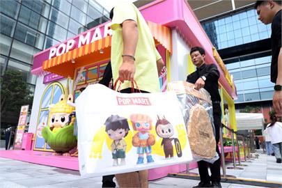 泡泡瑪特大規模補貨　Labubu黃牛回收價慘跌