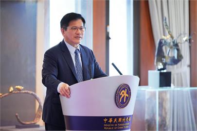 快新聞／中國駐澳大使又吃台灣豆腐　林佳龍諷「國王新衣」：說謊百遍不會成真