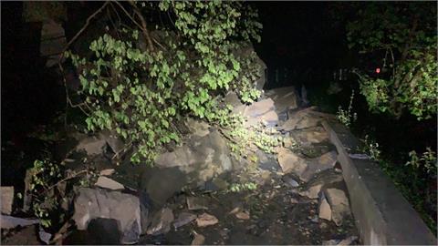 暴雨！高雄桃源、六龜山區坍方　15遊客受困相關單位緊急搶通